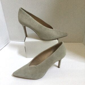 Vince Camuto Womens 7M Beige/Dove Grey suede pumps shoes